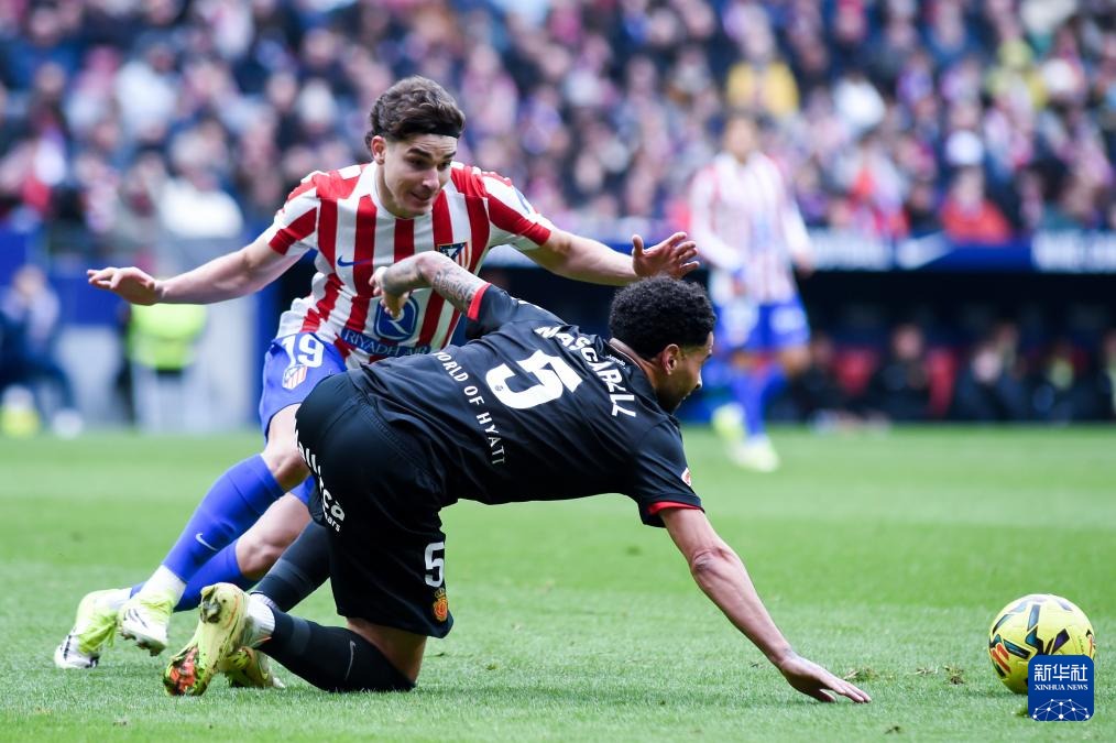 锁住萨拉赫，门德斯赢下对抗和抢断次数为欧冠1／